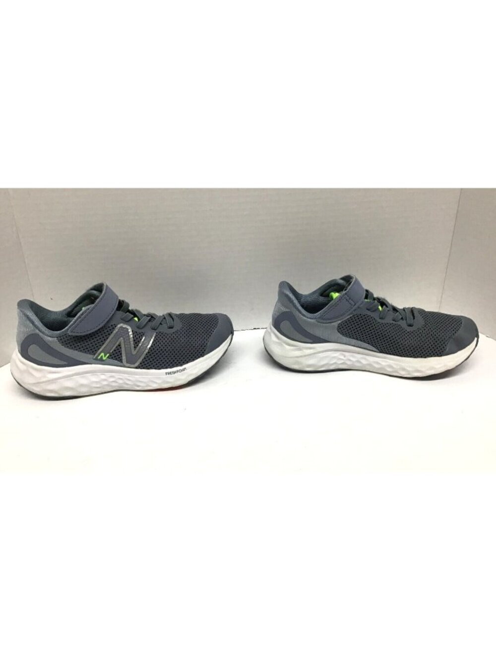 New Balance Fresh Foam Arishi Unisex Kids 12.5 Hook and Loop Closure Gray Shoes